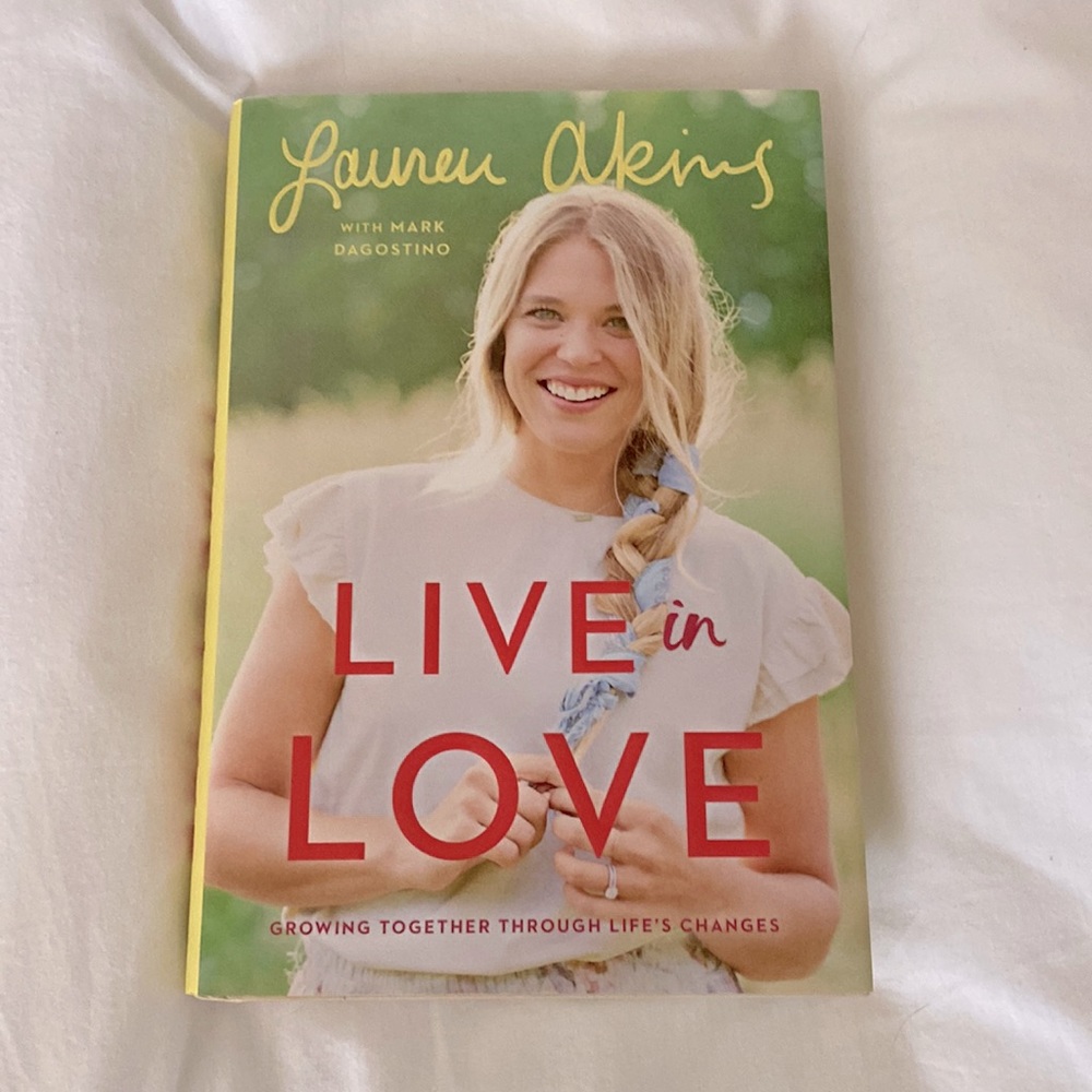 Live in Love book by Laura Akins